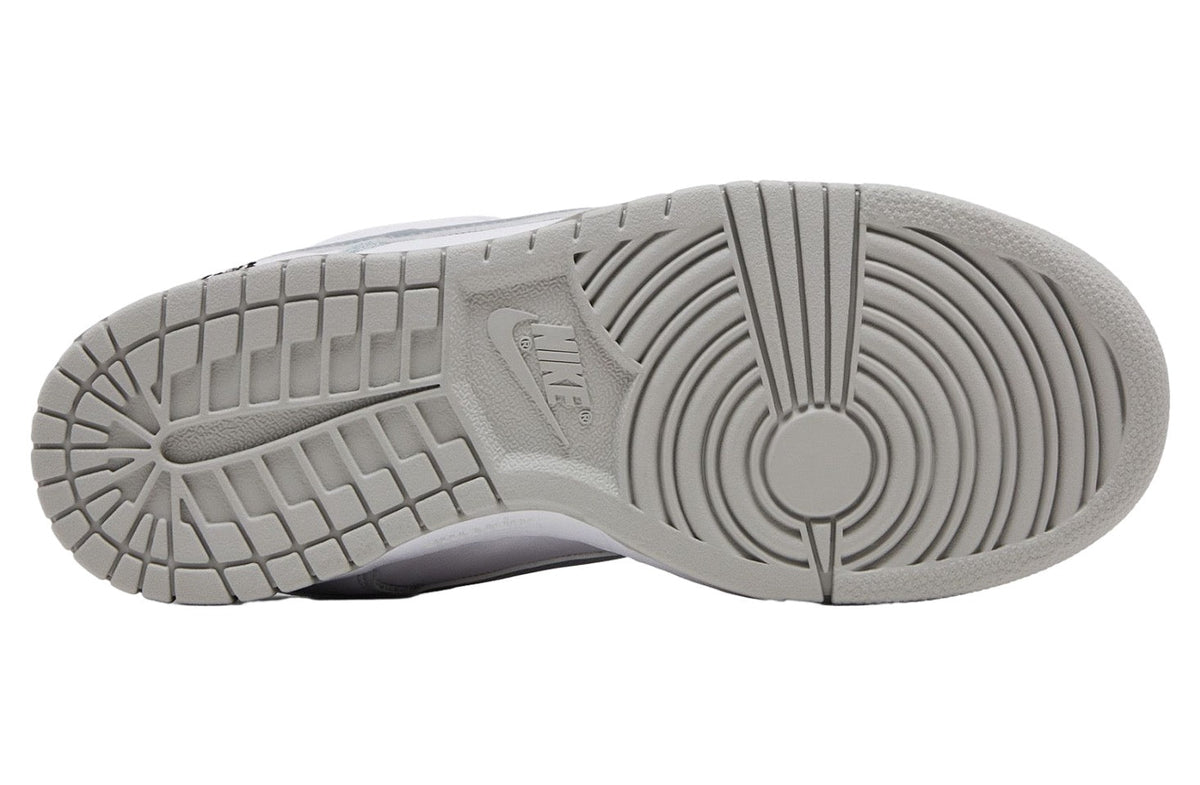 Supreme x Nike SB Dunk Low White / Metallic Silver-White HQ8487-100