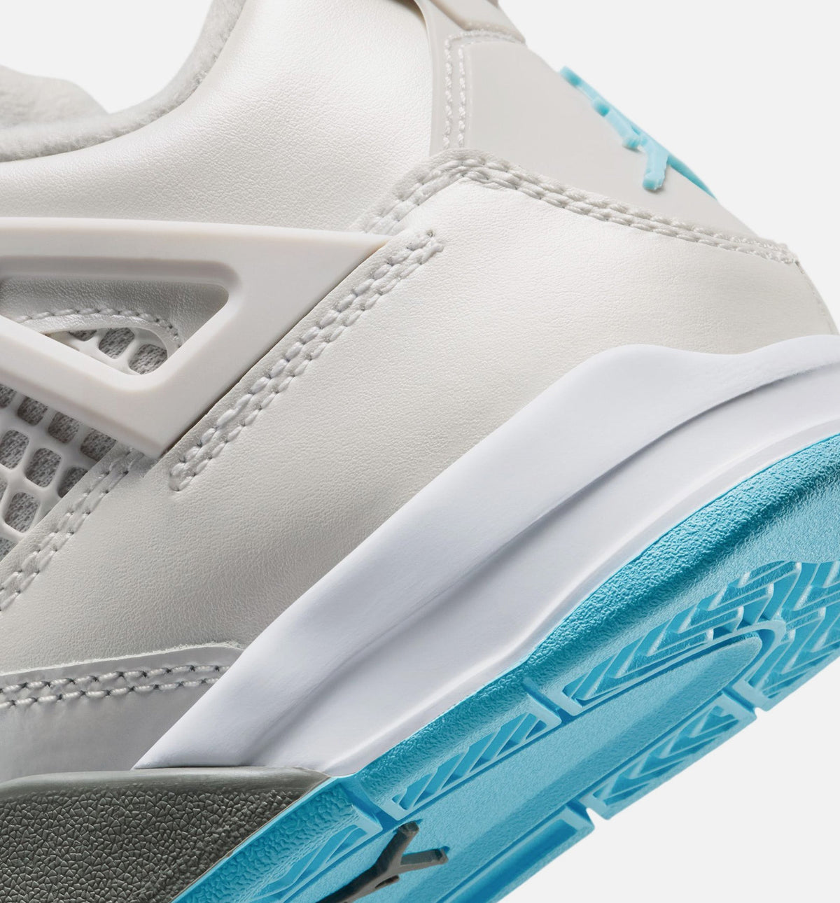 Air Jordan 4 Retro Blue Chill Preschool Lifestyle Shoe – Photon Dust/Blue Chill/Flat Pewter/White/Blue Tint