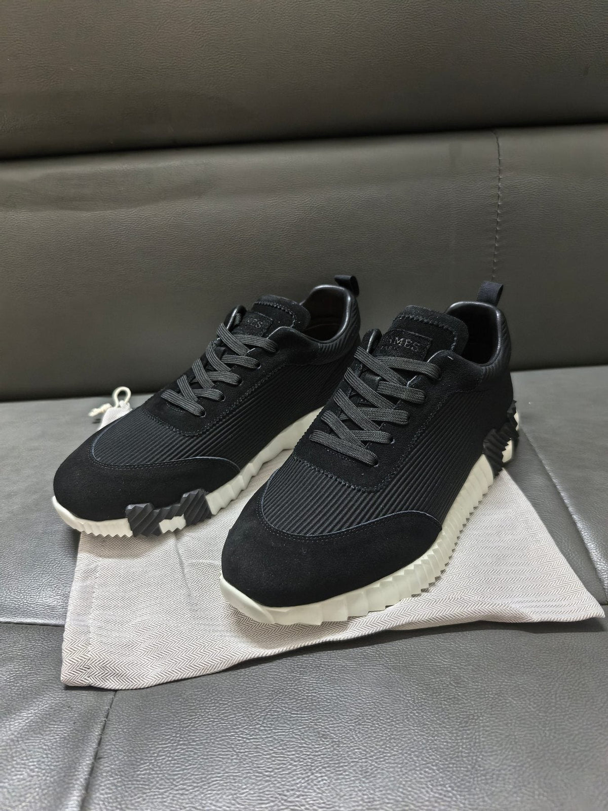 Men's Black Knit-Style Low-Top Sneakers