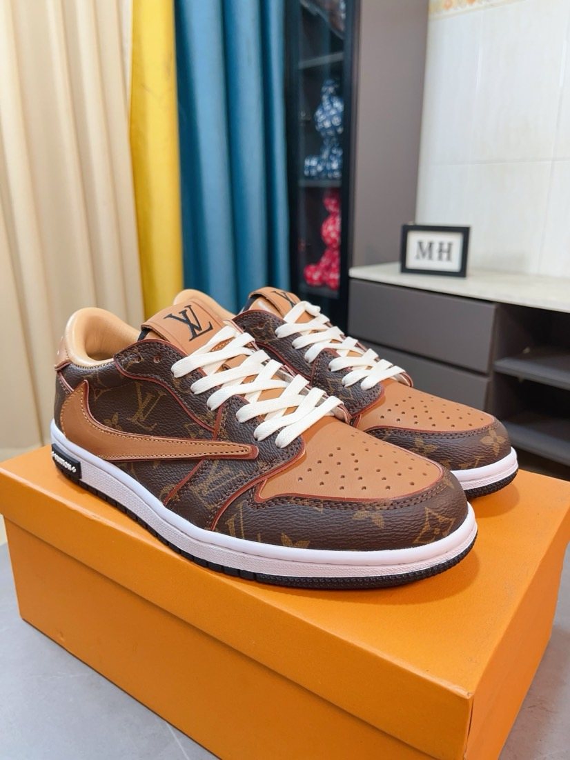 Nike Brown and Tan Patterned Low-Top Sneakers