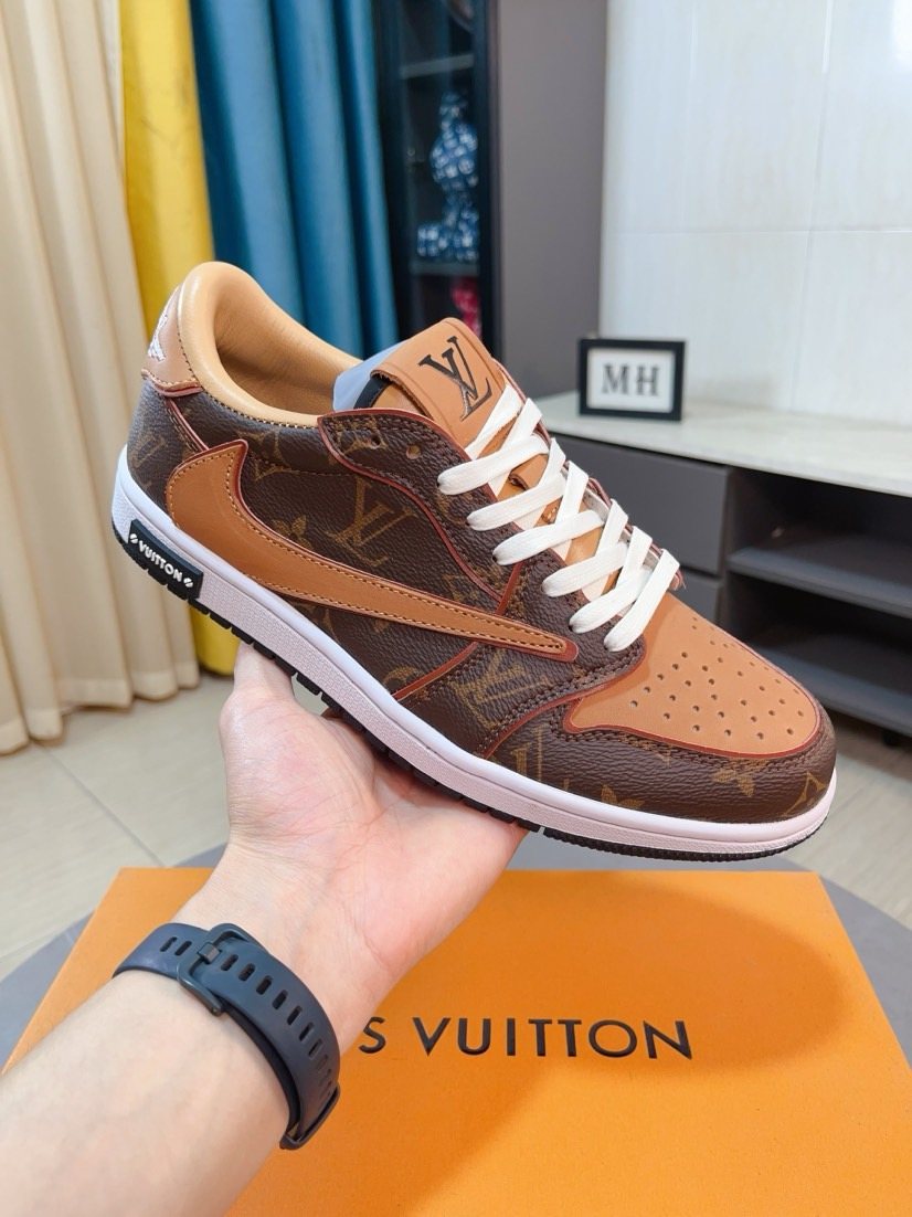 Nike Brown and Tan Patterned Low-Top Sneakers