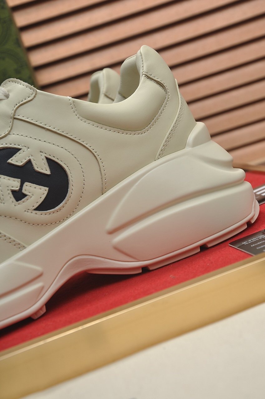 Gucci Cream White Navy Logo Low-Top Sneakers