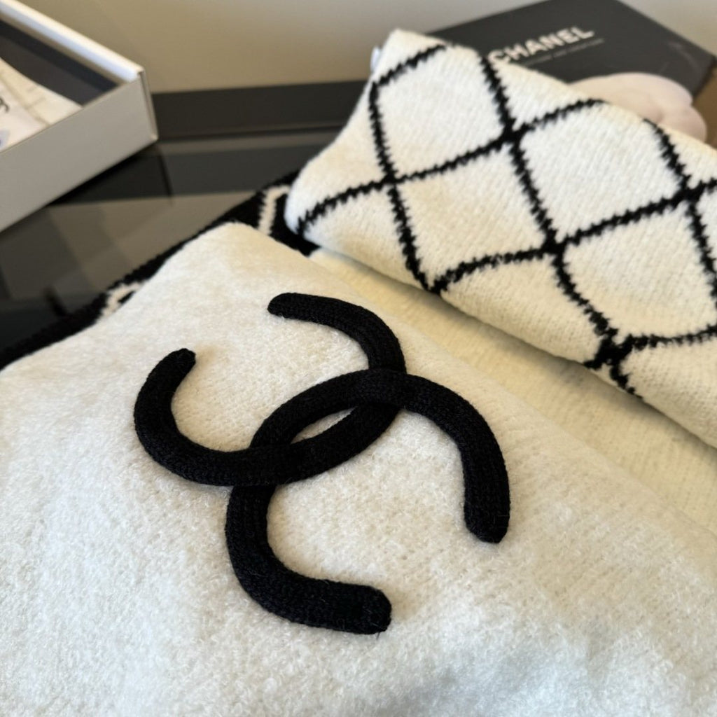 Chanel Black & White Diamond Knit Scarf