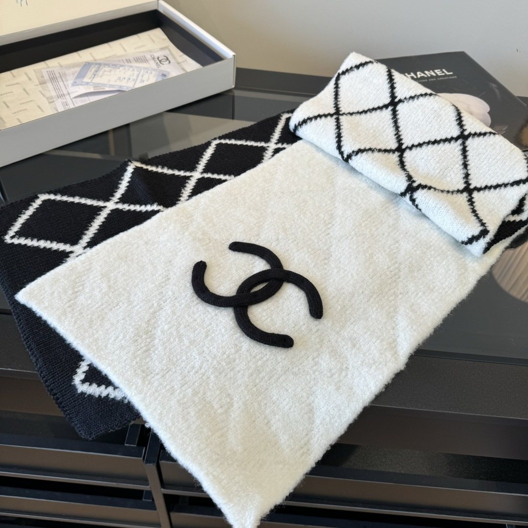 Chanel Black & White Diamond Knit Scarf