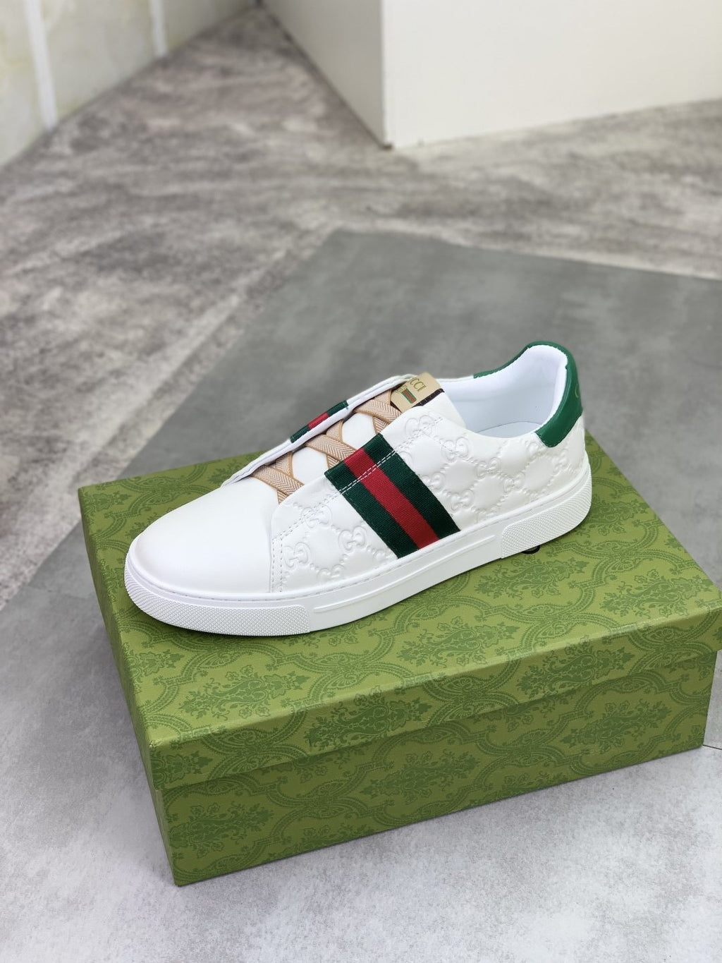 Gucci White Stripe Low-Top Sneakers