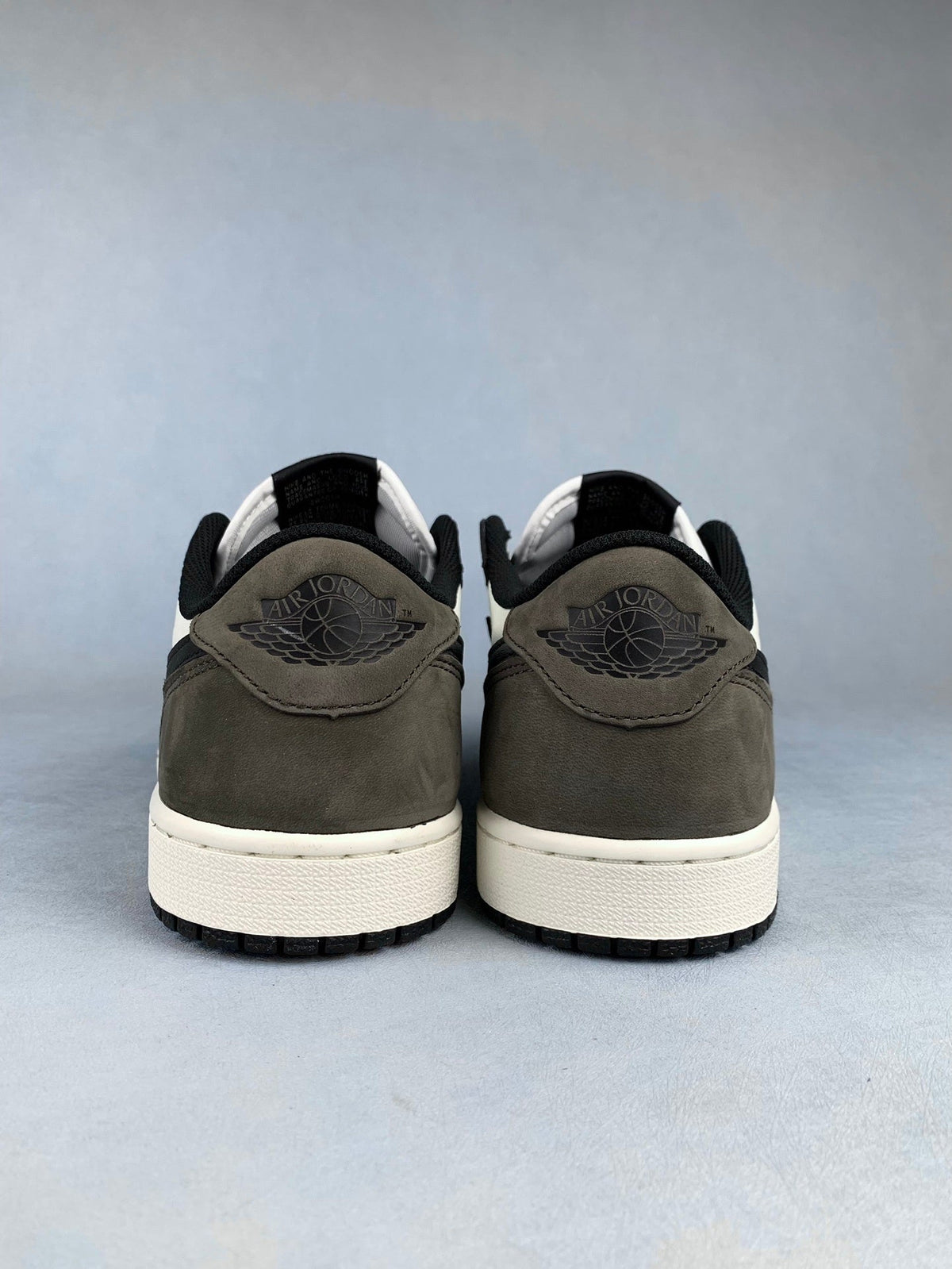 Air Jordan 1 Low Mocha Unisex Sneakers CZ0790-102