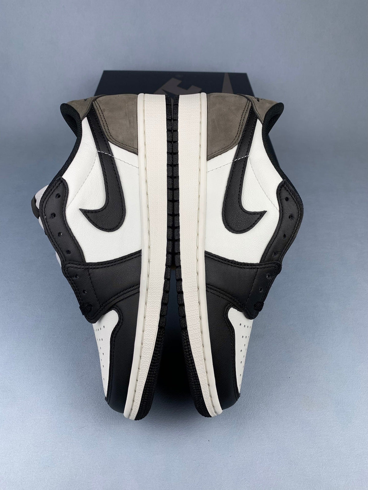 Air Jordan 1 Low Mocha Unisex Sneakers CZ0790-102
